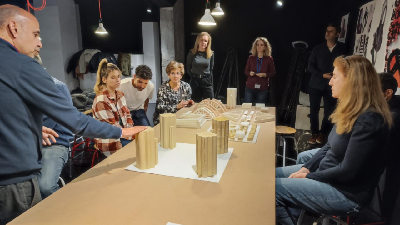 Construyendo maquetas con dovelas para comprender la lógica estructural de la arquitectura gótica 