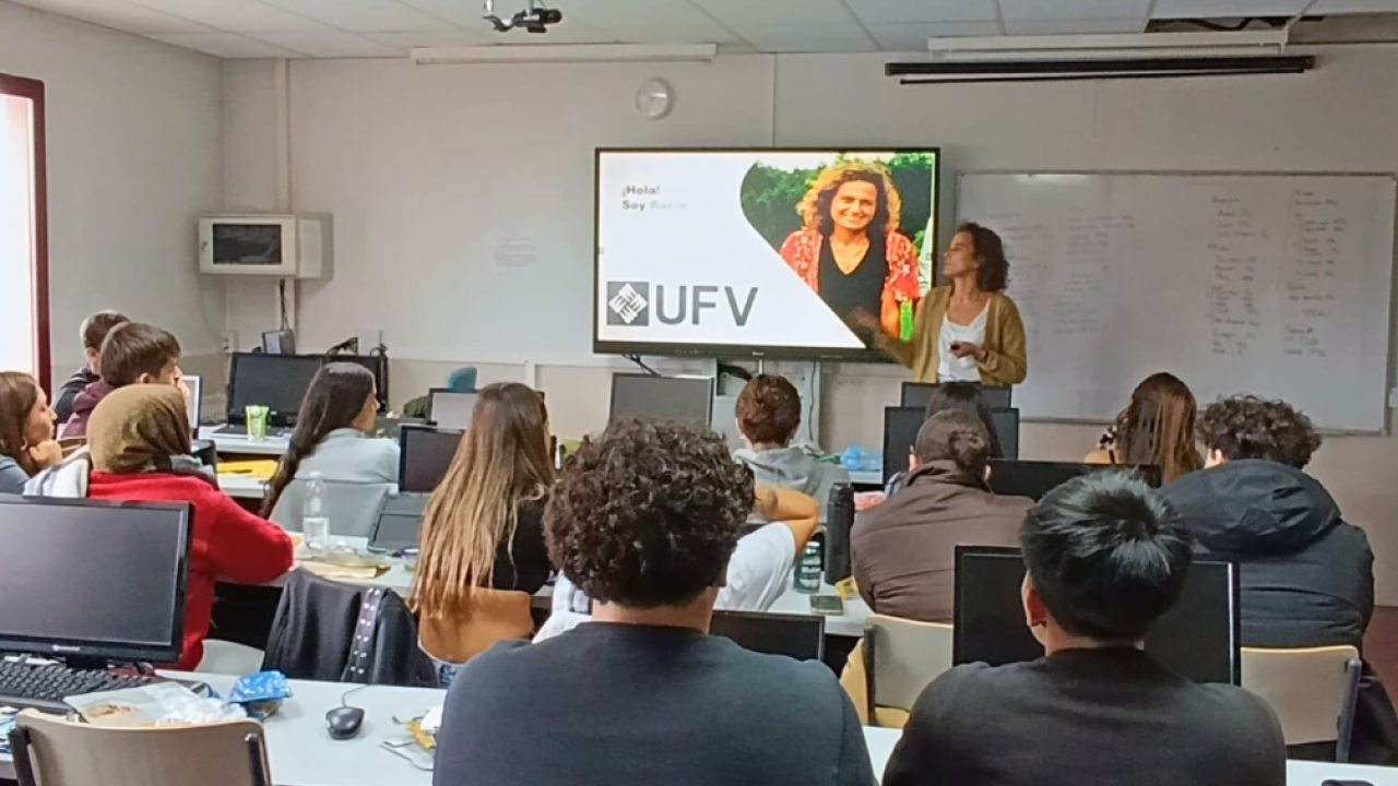 Alumnos del IES Mirasierra y del Colegio Santa María la Blanca participarón en un taller sobre el etiquetado alimentario y la elección responsable de productos.