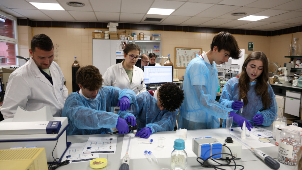 Conviértete en Investigador Criminal resolviendo un crimen con la Química Analítica 