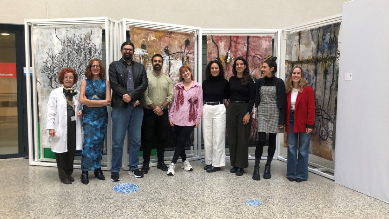 Visita de científicos españoles en Países Bajos a la exposición "Scientia. Arte en Neurociencia".