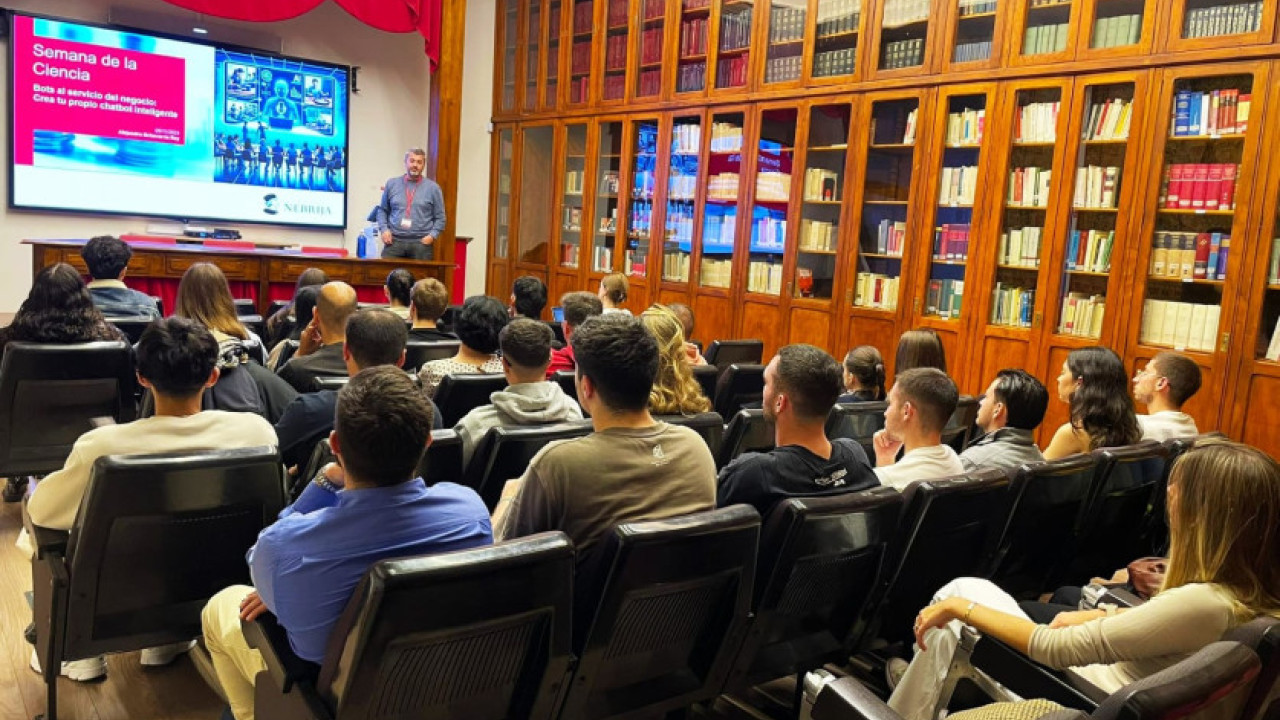 Taller "Bots al servicio del negocio, crea tu propio chatbot inteligente" por Alejandro Echeverría