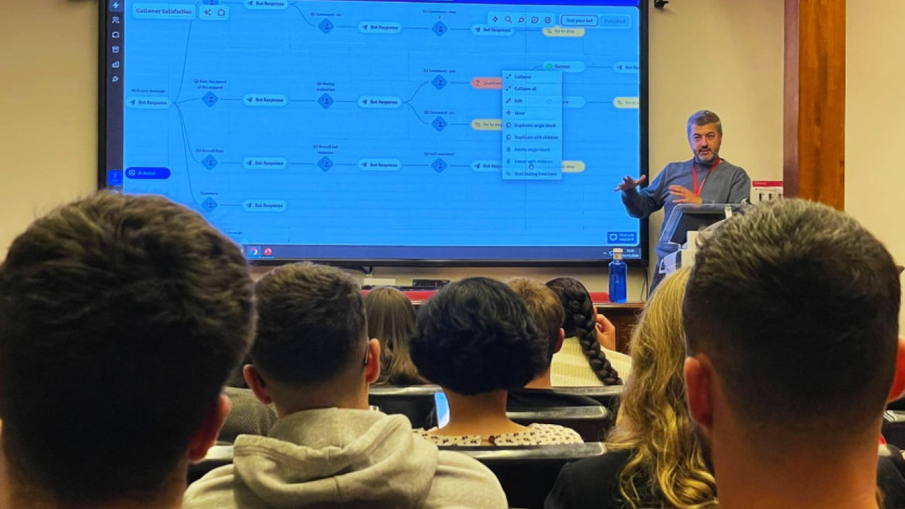 Taller "Bots al servicio del negocio, crea tu propio chatbot inteligente" por Alejandro Echeverría