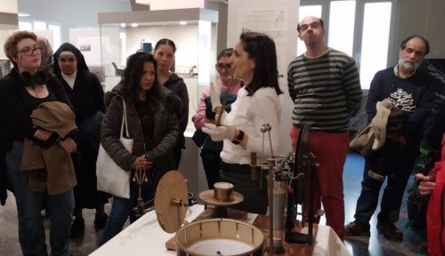 Visita guiada con exhibición de instrumentos