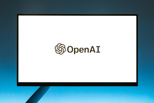 Un ordenador abriendo OpenAI